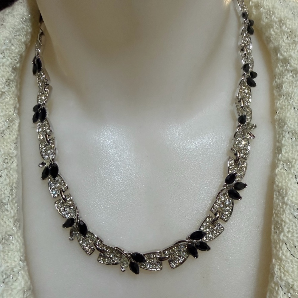 VintageTrifari Crystal Necklace Please Read